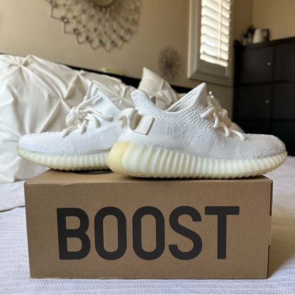 💢OFFERS WELCOME💢 White Yeezy Boost 350 V2 - Picture 1 of 7